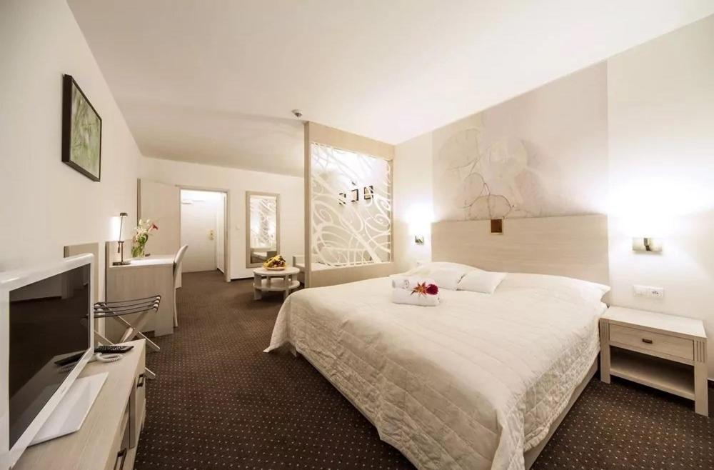 Hotel Slameny Dom & Spa Malá Ida 外观 照片